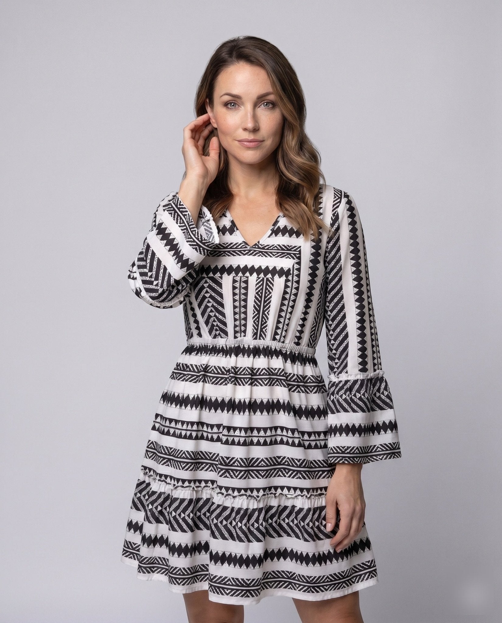 Women’s midi dress with striking geometric pattern and V-neck - Chichicherry