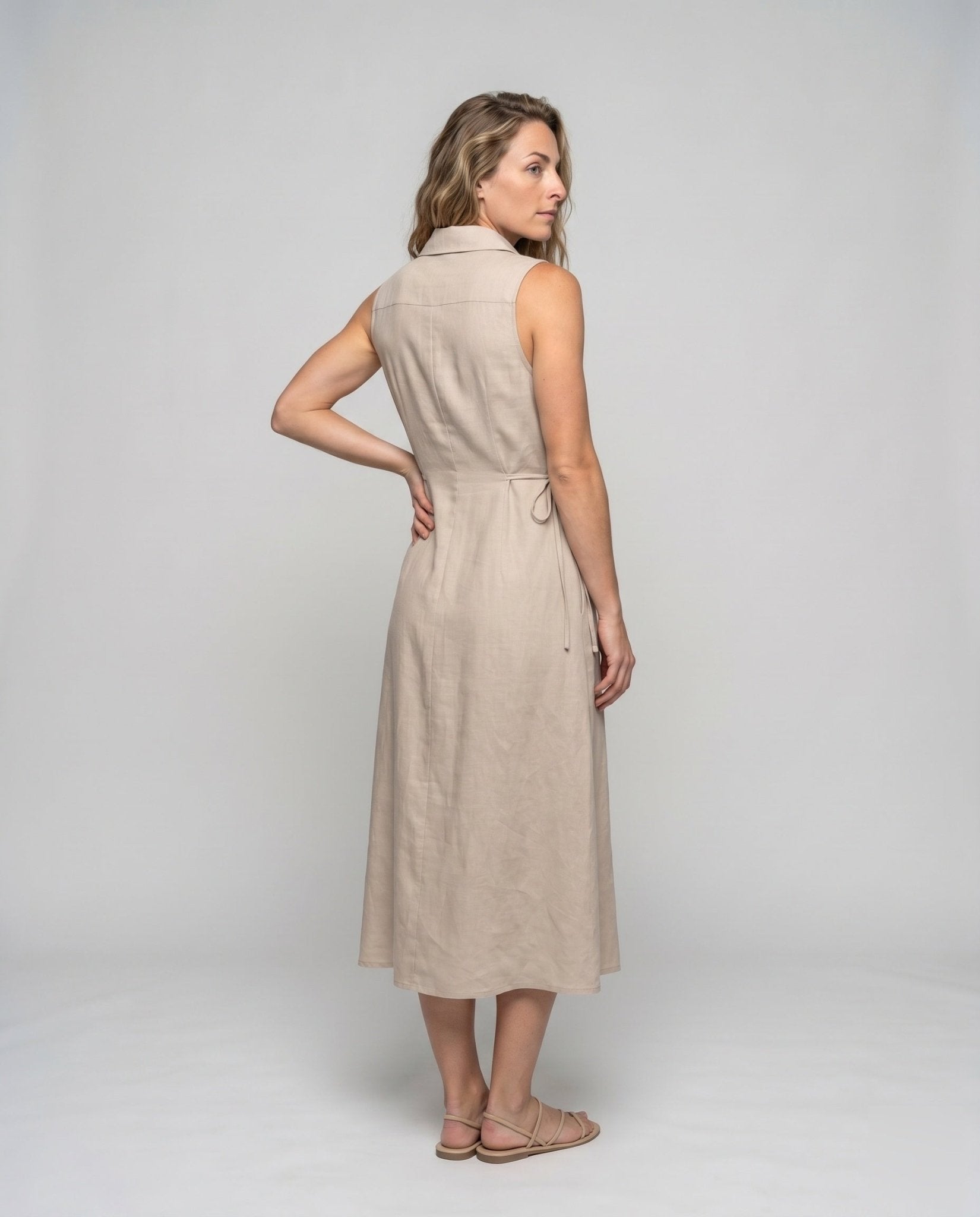 Women's midi dress with tailored fit and fashionable button details - Chichicherry