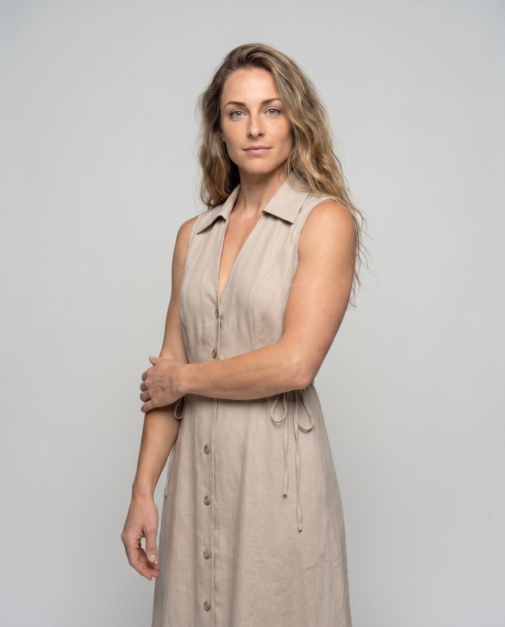 Women's midi dress with tailored fit and fashionable button details - Chichicherry