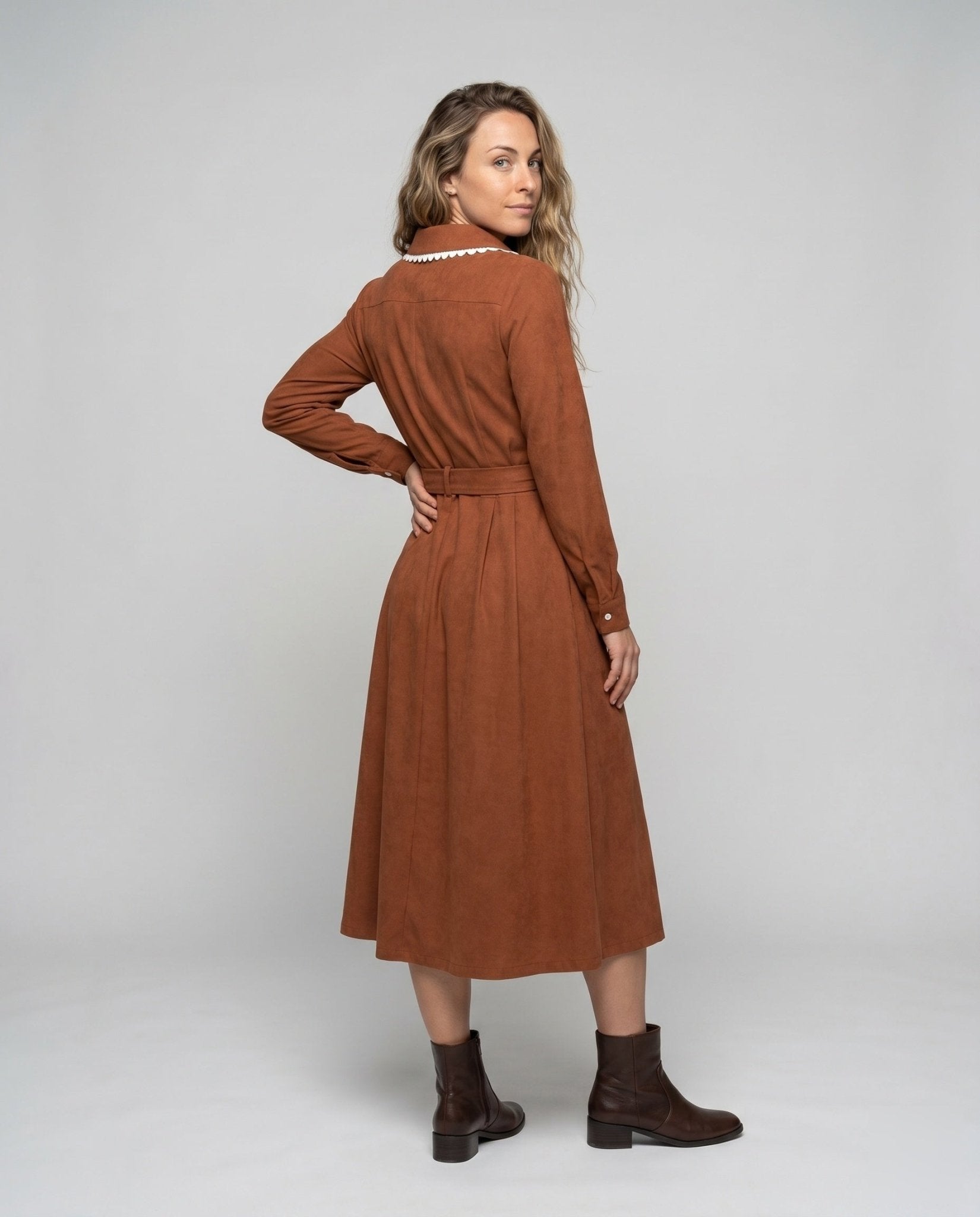 Women's midi dress with wide cut collar and button details - Chichicherry