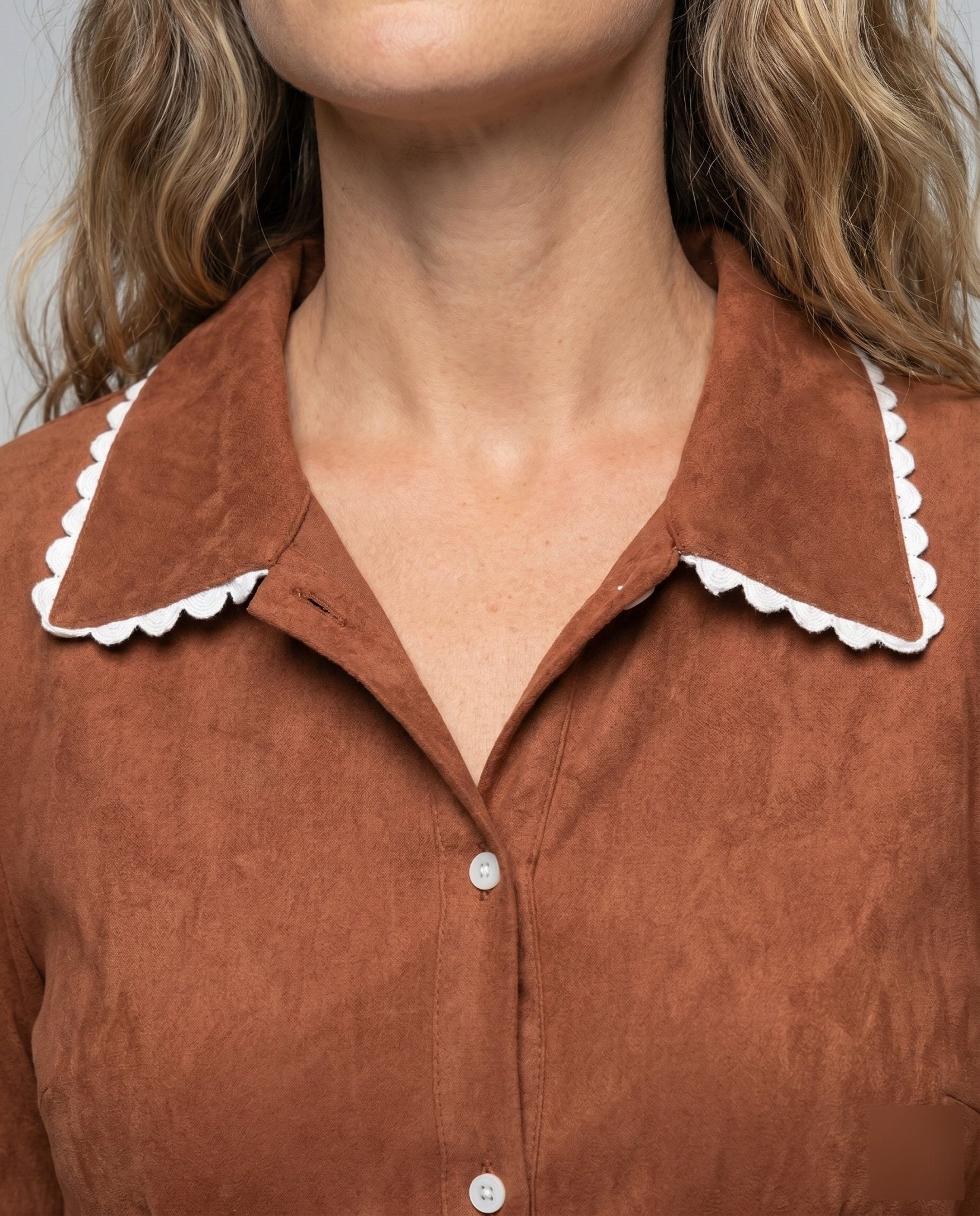 Women's midi dress with wide cut collar and button details - Chichicherry