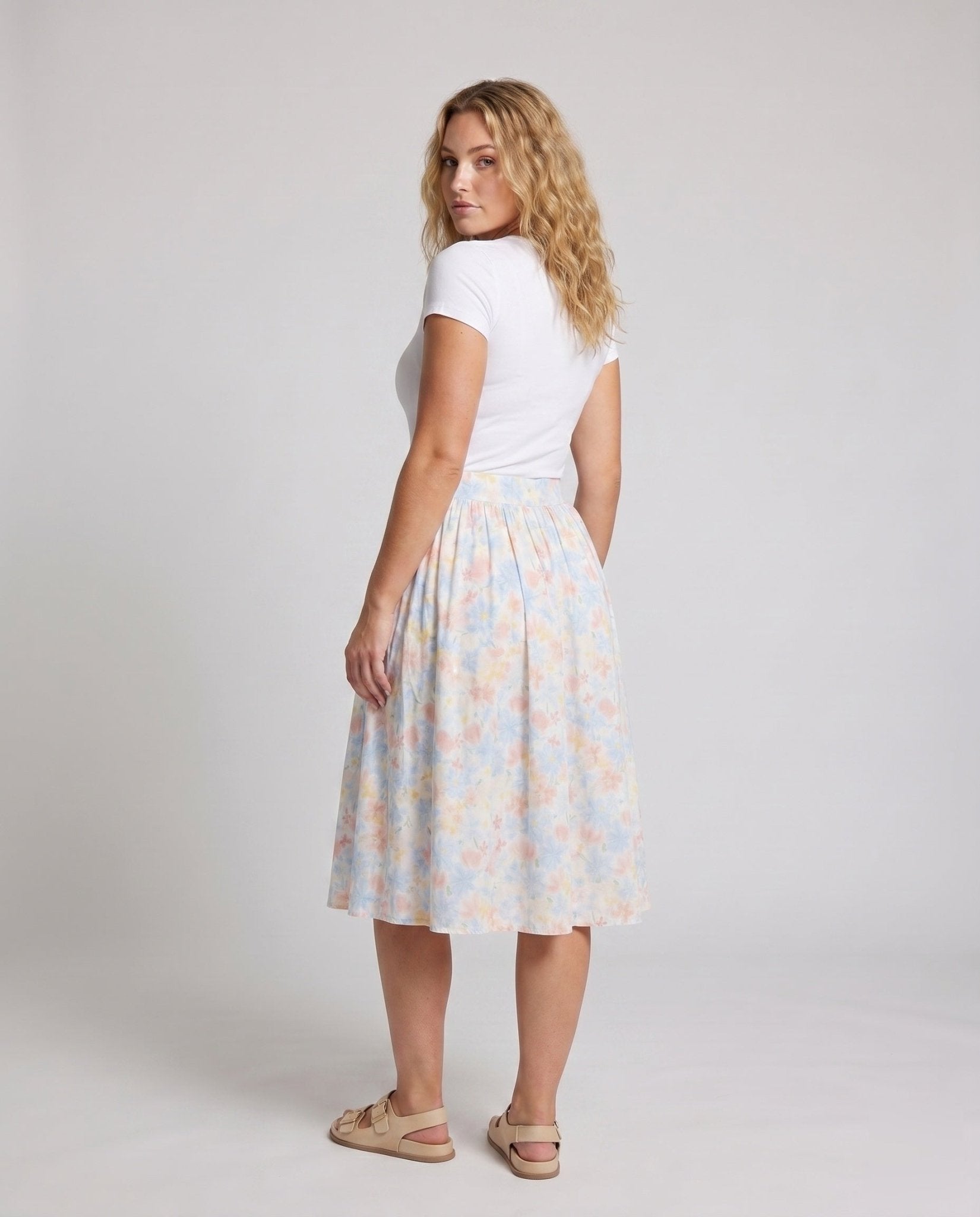 Women's midi skirt with floral print and swing cut - Chichicherry