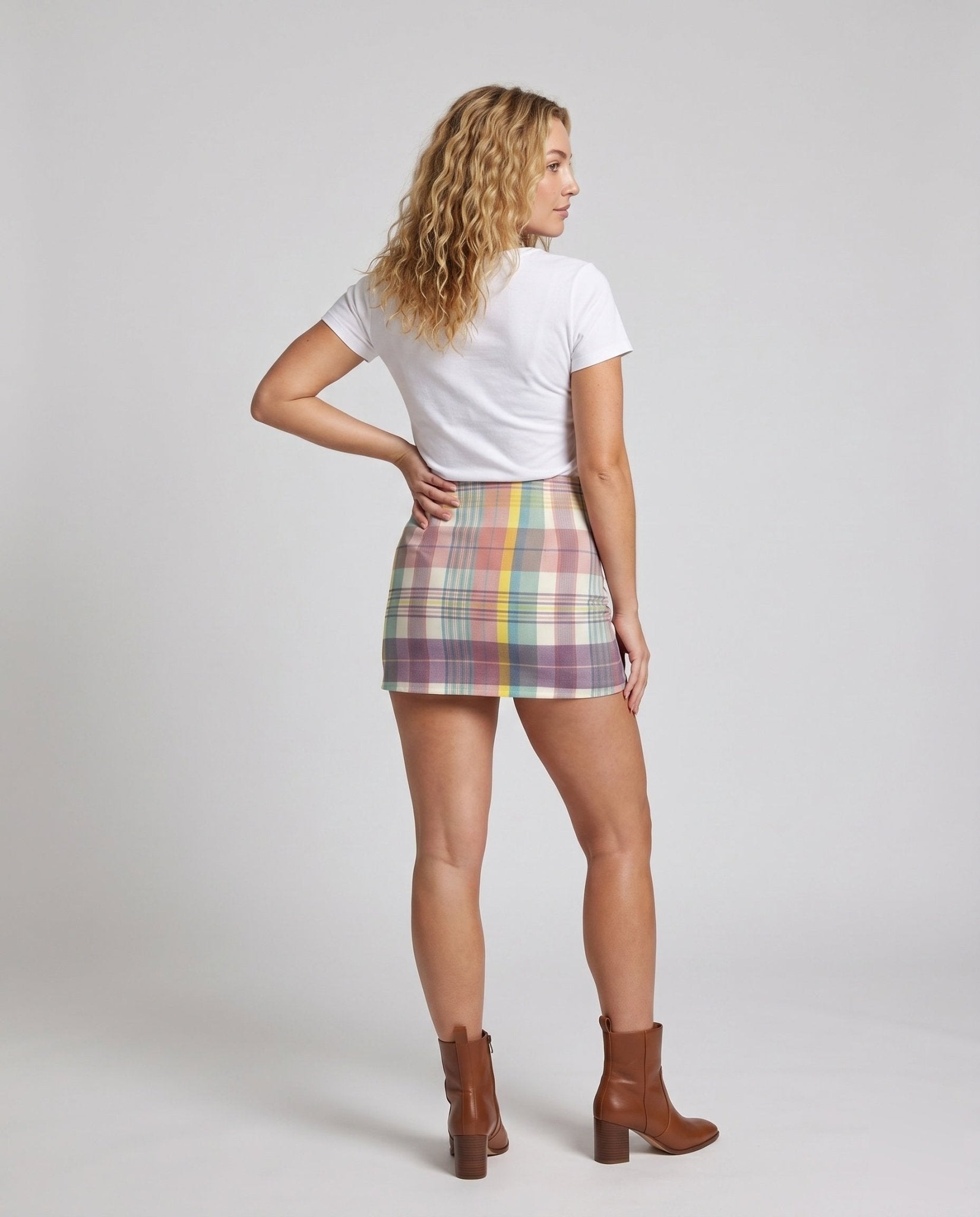 Women's mini skirt with colorful check pattern and high rise - Chichicherry