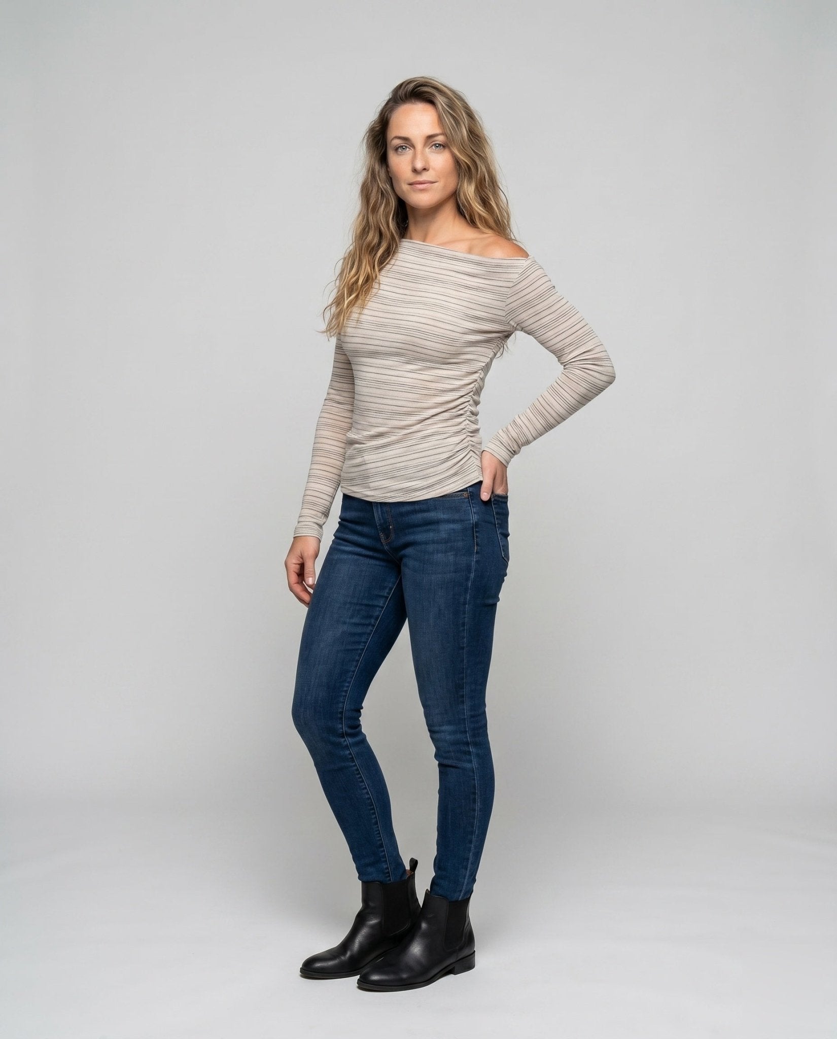 Women's off-the-shoulder top with a casual cut and fine stripes - Chichicherry