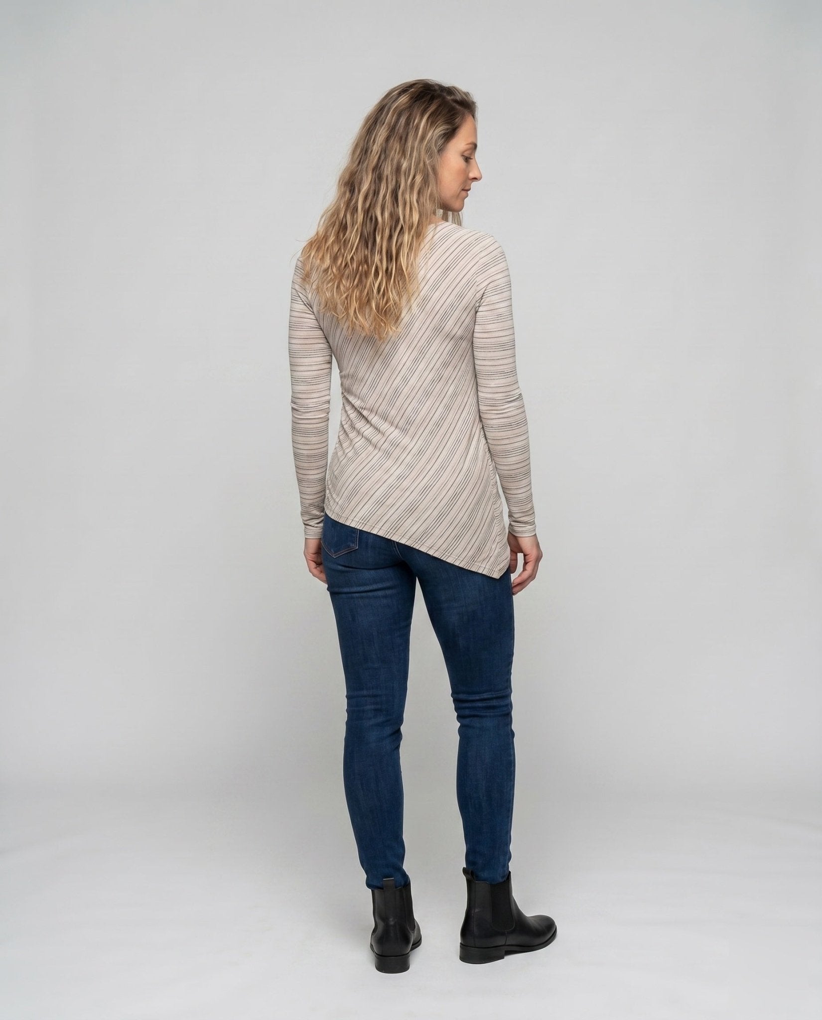 Women's off-the-shoulder top with a casual cut and fine stripes - Chichicherry