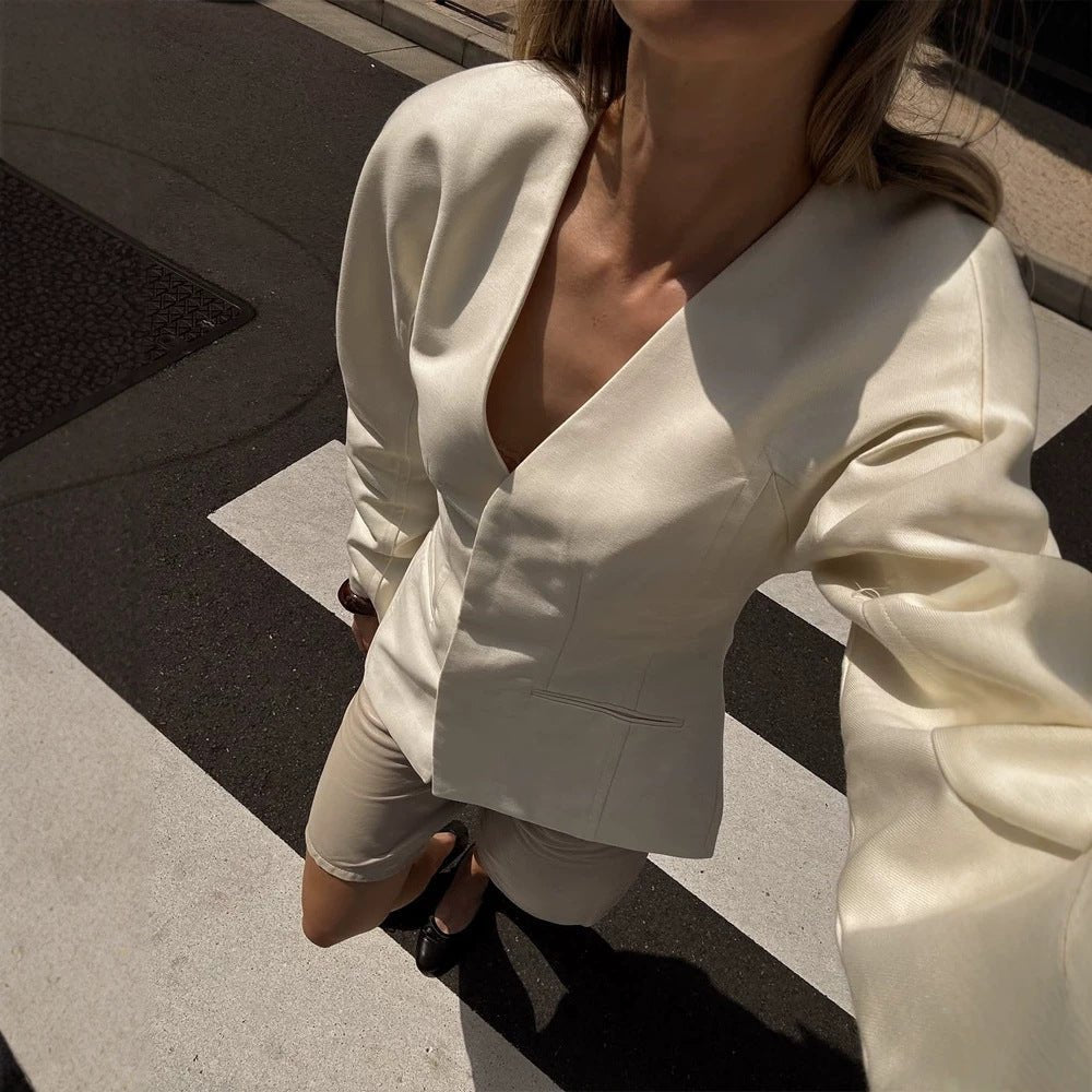 Women's Oversize Blazer with distinctive shoulder and open V-front Chichicherry - Chichicherry