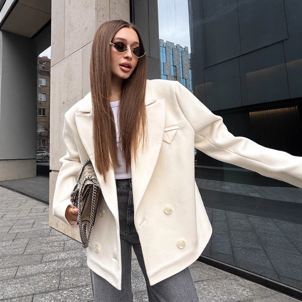 Women's Oversized Double-Breasted Short Blazer in Cocoon Cut made of Wool Blend Chichicherry - Chichicherry