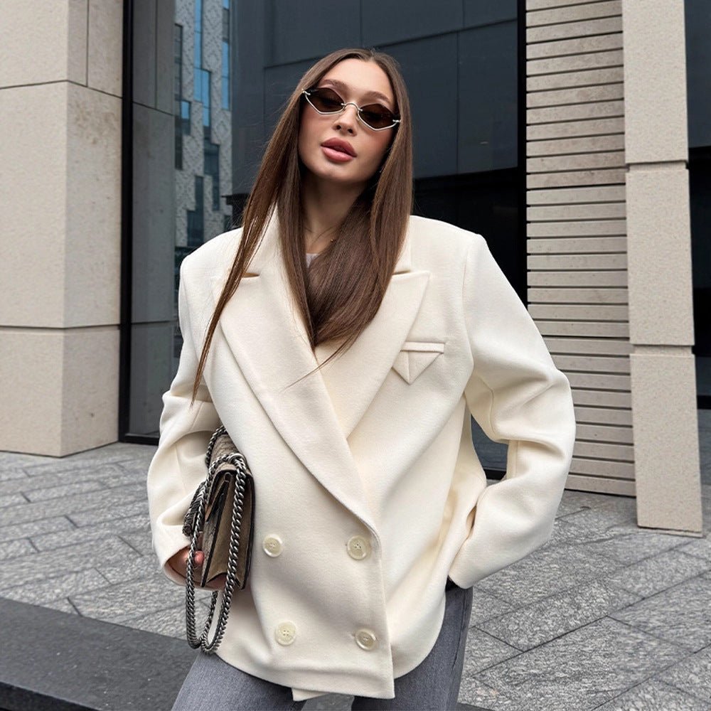 Women's Oversized Double-Breasted Short Blazer in Cocoon Cut made of Wool Blend Chichicherry - Chichicherry