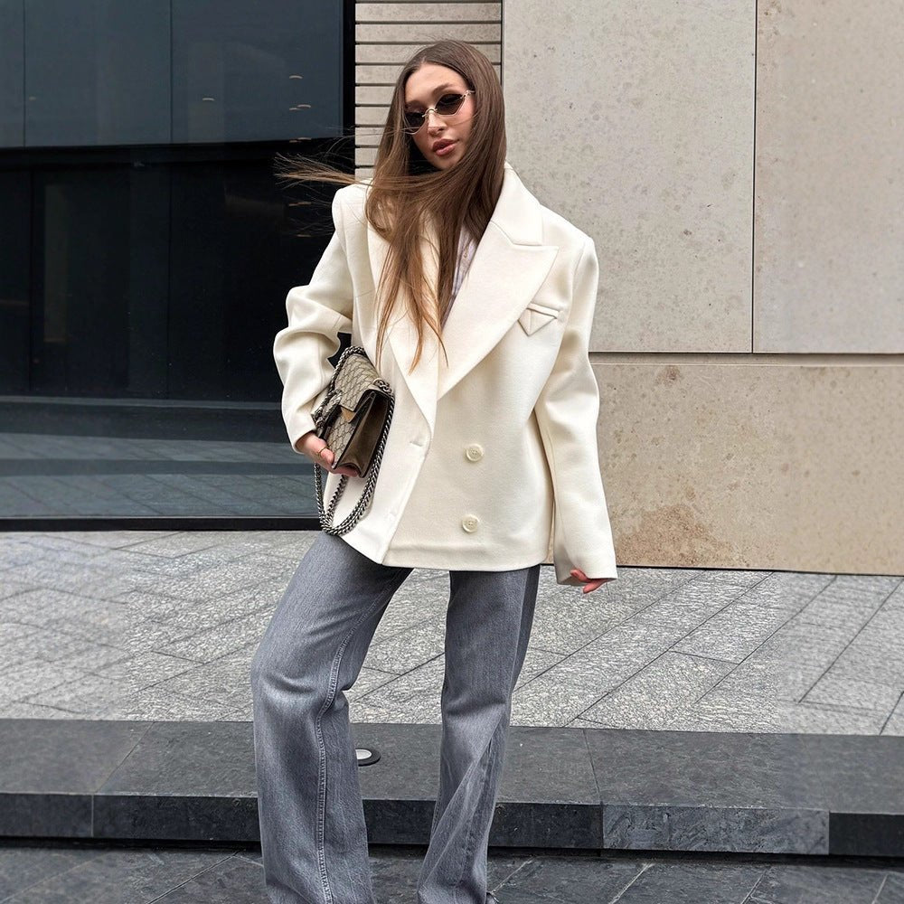Women's Oversized Double-Breasted Short Blazer in Cocoon Cut made of Wool Blend Chichicherry - Chichicherry