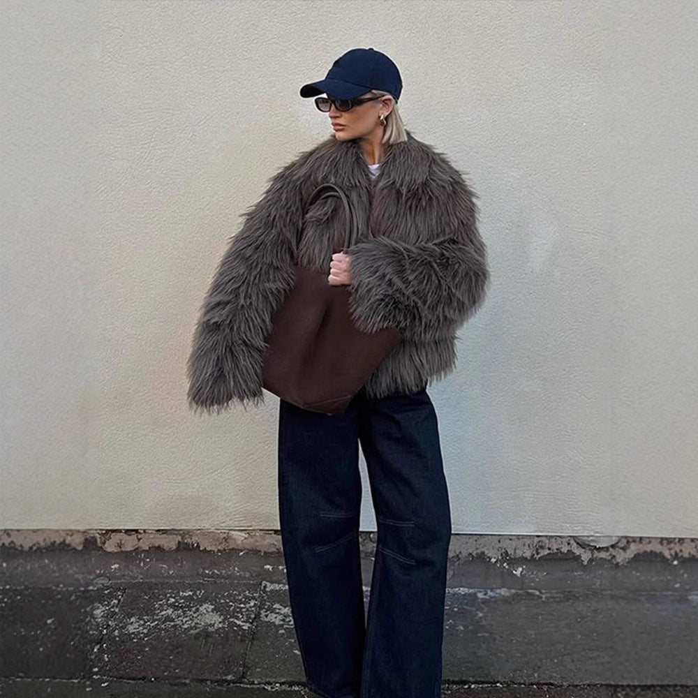 Women's Oversized Short Jacket made of Synthetic Fur in Shaggy Look with Voluminous Shawl Collar Chichicherry - Chichicherry