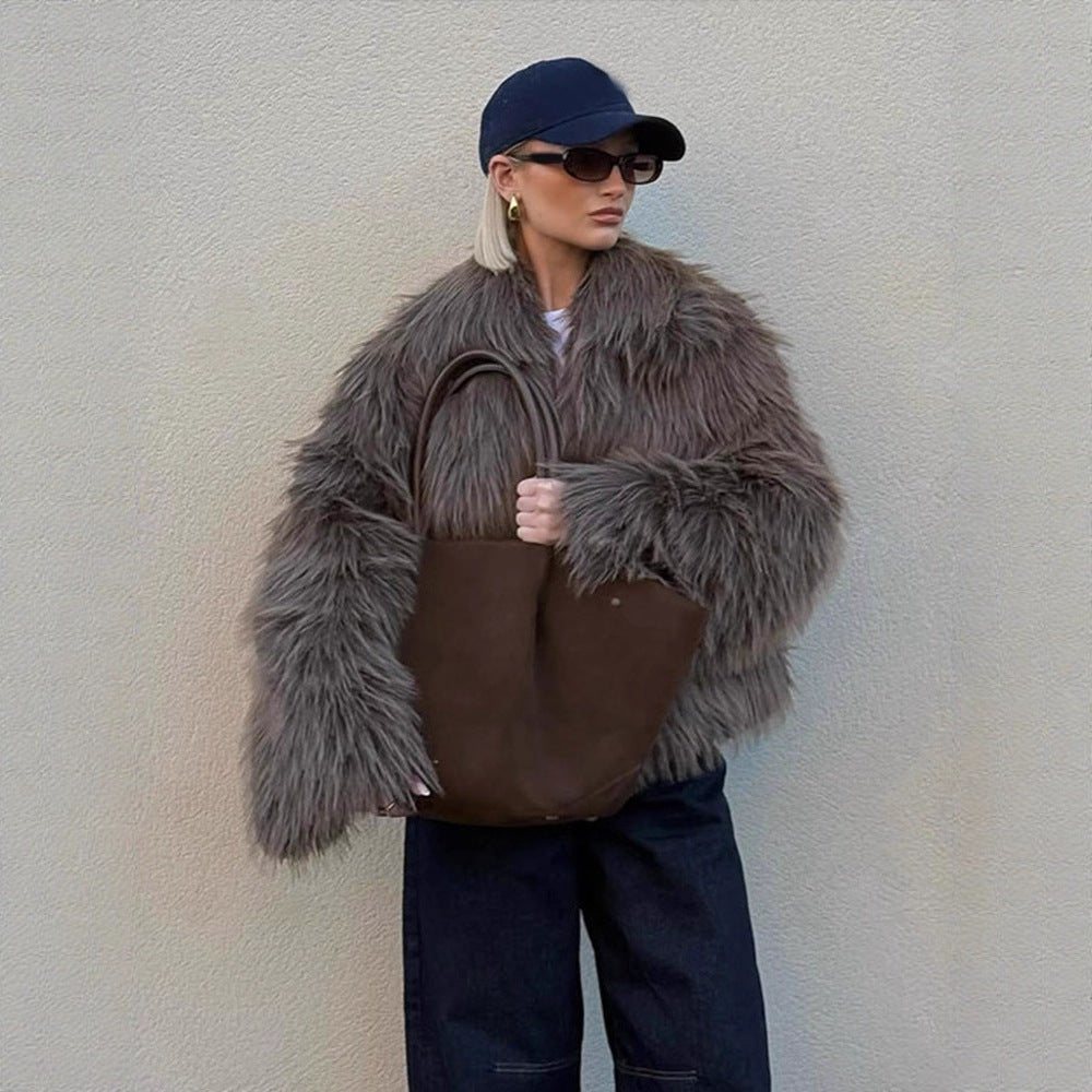 Women's Oversized Short Jacket made of Synthetic Fur in Shaggy Look with Voluminous Shawl Collar Chichicherry - Chichicherry
