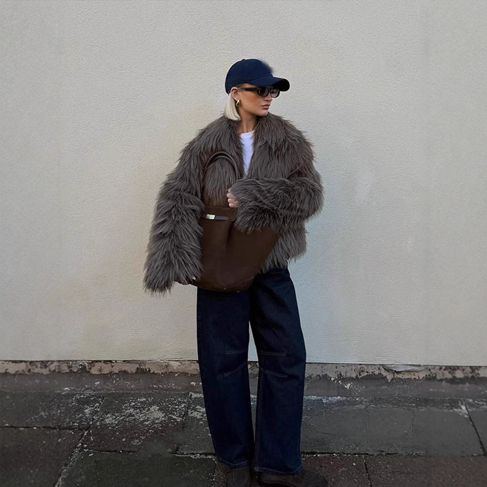 Women's Oversized Short Jacket made of Synthetic Fur in Shaggy Look with Voluminous Shawl Collar Chichicherry - Chichicherry