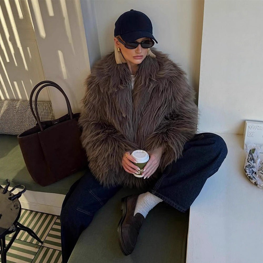 Women's Oversized Short Jacket made of Synthetic Fur in Shaggy Look with Voluminous Shawl Collar Chichicherry - Chichicherry