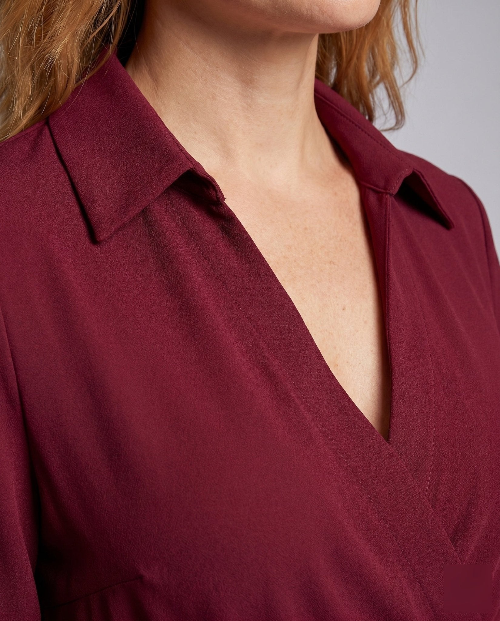Women’s pleated dress with elegant waist belt and finely textured fabric - Chichicherry