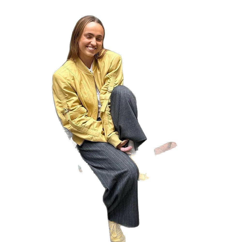 Women's short bomber jacket in boxy cut with distinctive seam details, zipper pockets and ribbed cuffs Chichicherry - Chichicherry