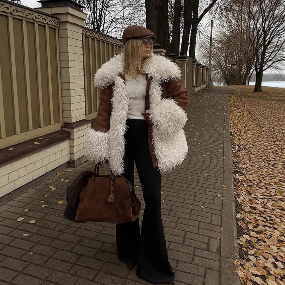 Women's short coat in lamb fur look with voluminous curly collar and contrast trim Chichicherry - Chichicherry