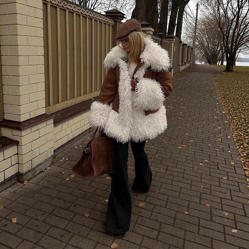 Women's short coat in lamb fur look with voluminous curly collar and contrast trim Chichicherry - Chichicherry