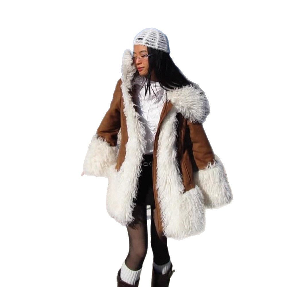 Women's short coat in lamb fur look with voluminous curly collar and contrast trim Chichicherry - Chichicherry