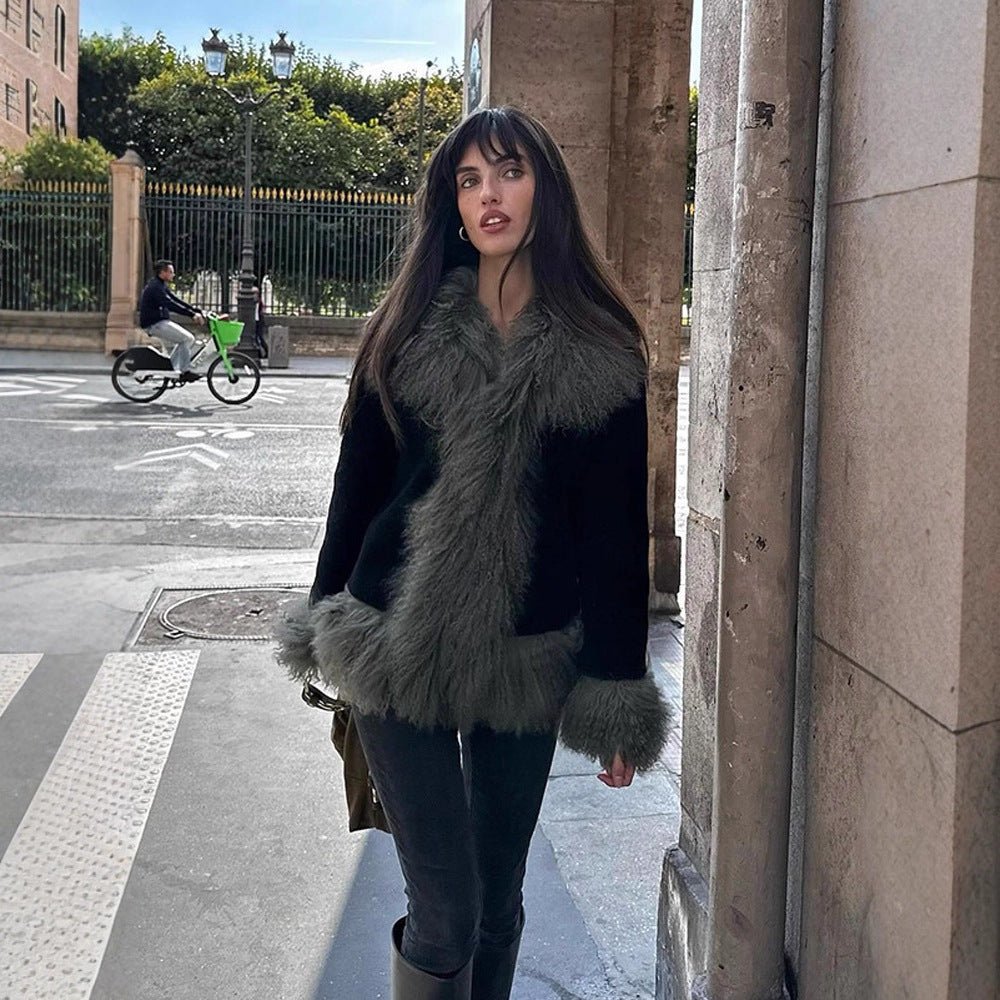 Women's short coat made of artificial fur with voluminous curl trim Chichicherry - Chichicherry