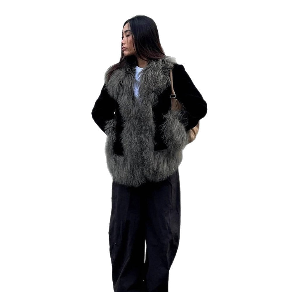 Women's short coat made of artificial fur with voluminous curl trim Chichicherry - Chichicherry