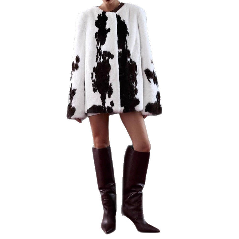 Women's short coat made of faux fur with boxy silhouette and cow print pattern Chichicherry - Chichicherry