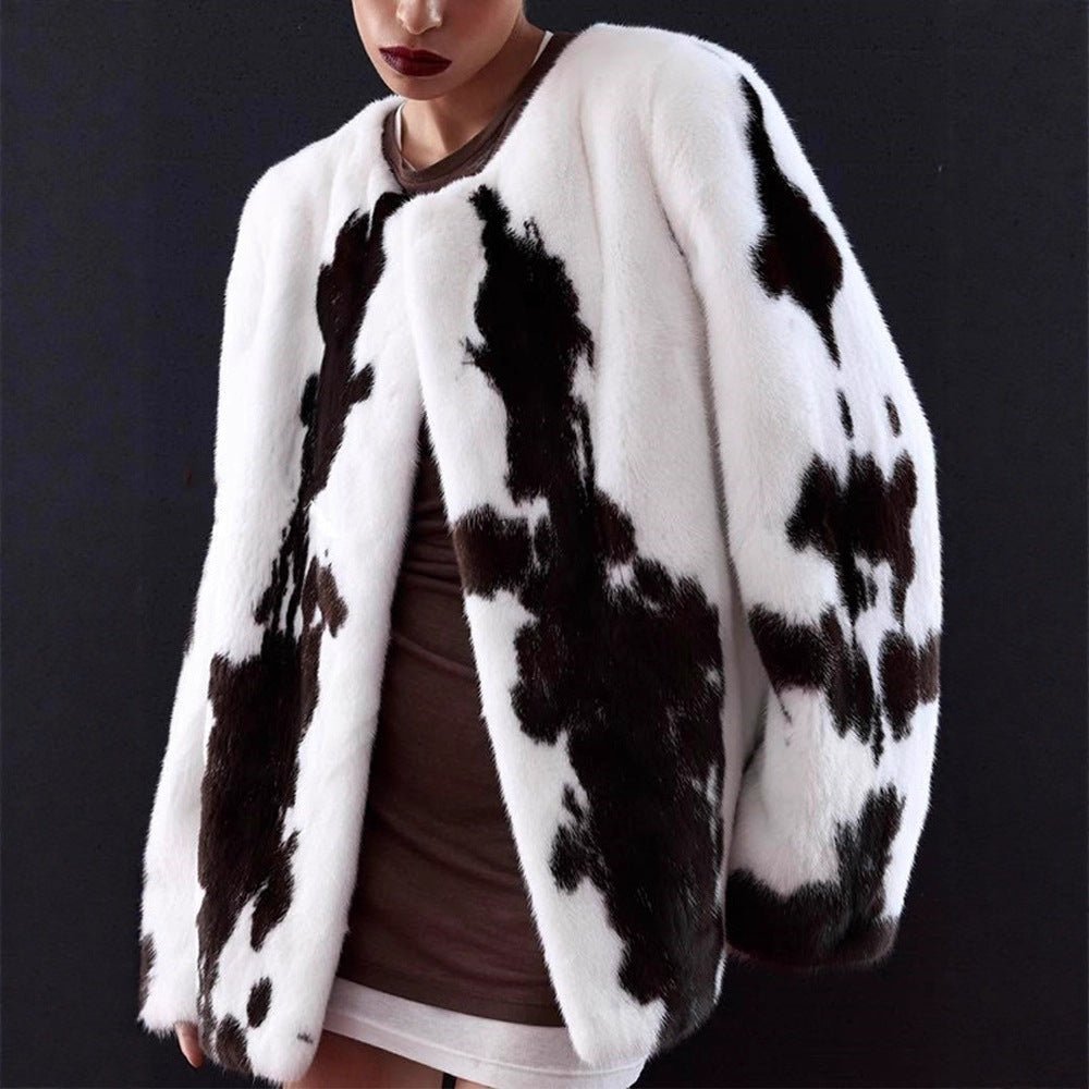 Women's short coat made of faux fur with boxy silhouette and cow print pattern Chichicherry - Chichicherry
