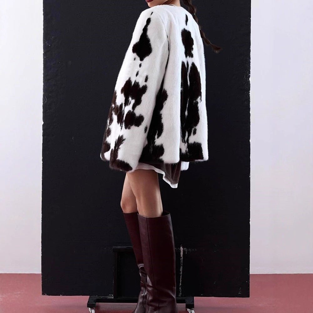 Women's short coat made of faux fur with boxy silhouette and cow print pattern Chichicherry - Chichicherry