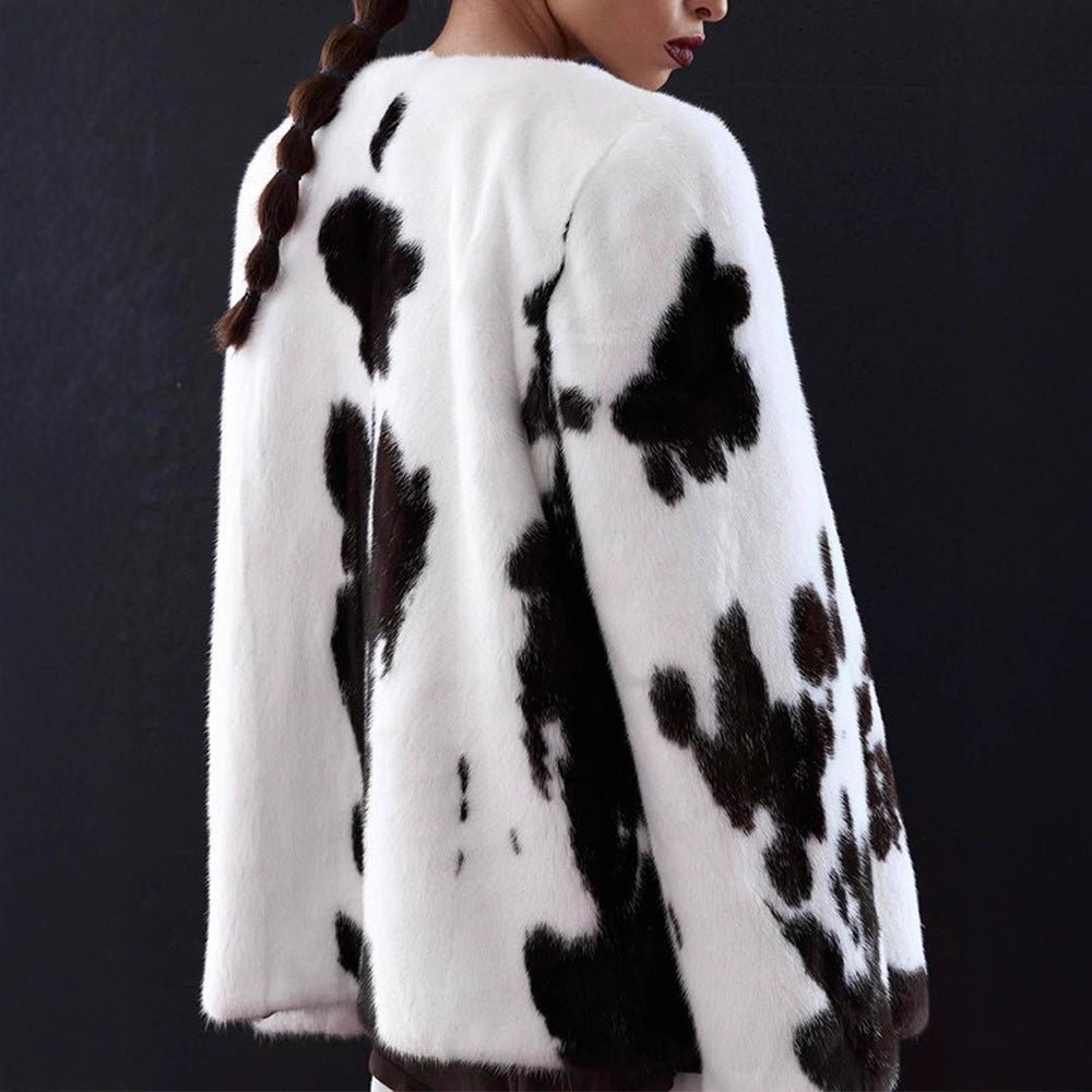 Women's short coat made of faux fur with boxy silhouette and cow print pattern Chichicherry - Chichicherry