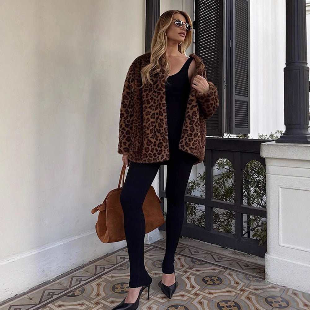 Women’s short coat made of vegan faux fur with leopard print and boxy silhouette Chichicherry - Chichicherry