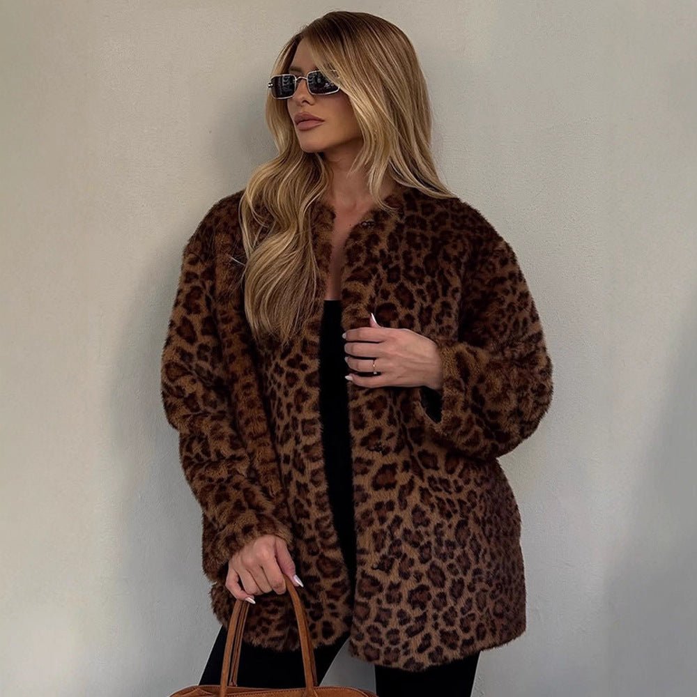 Women’s short coat made of vegan faux fur with leopard print and boxy silhouette Chichicherry - Chichicherry