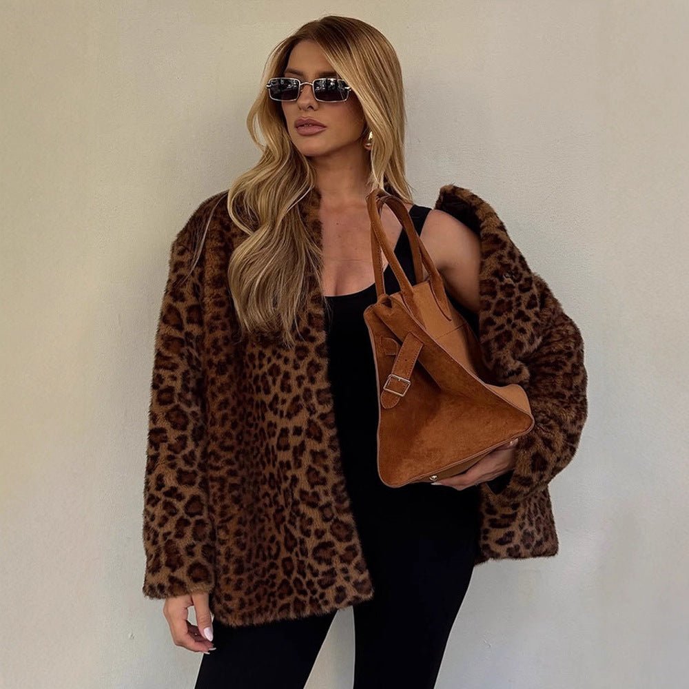 Women’s short coat made of vegan faux fur with leopard print and boxy silhouette Chichicherry - Chichicherry
