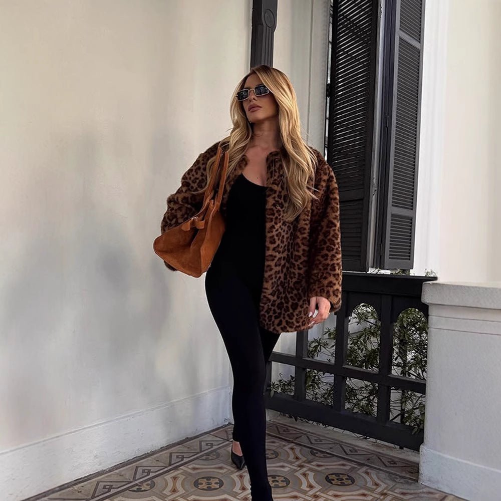 Women’s short coat made of vegan faux fur with leopard print and boxy silhouette Chichicherry - Chichicherry