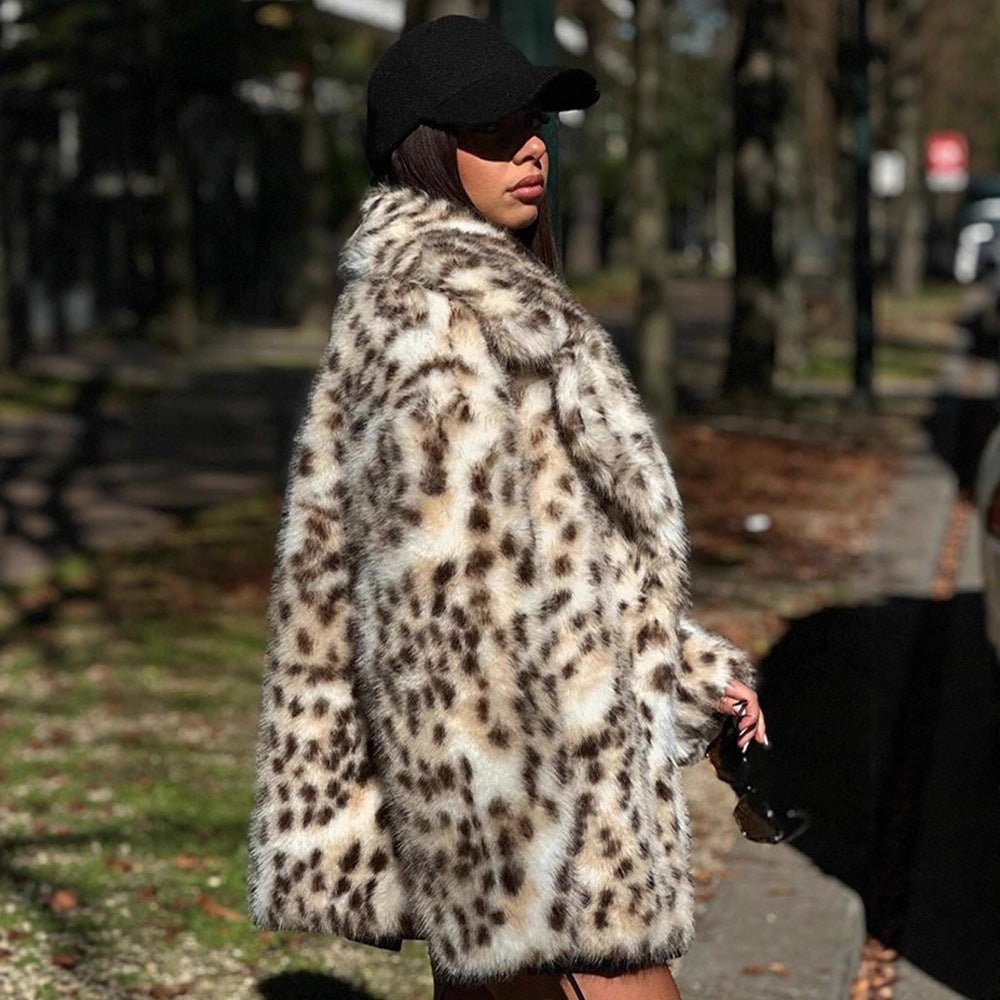 Women's short coat made of vegan high-pile faux fur with leopard print Chichicherry - Chichicherry