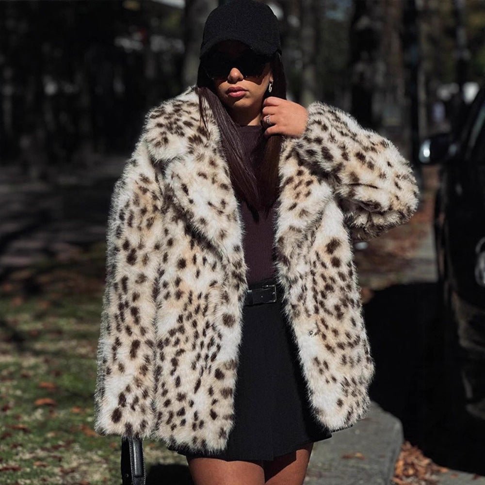 Women's short coat made of vegan high-pile faux fur with leopard print Chichicherry - Chichicherry