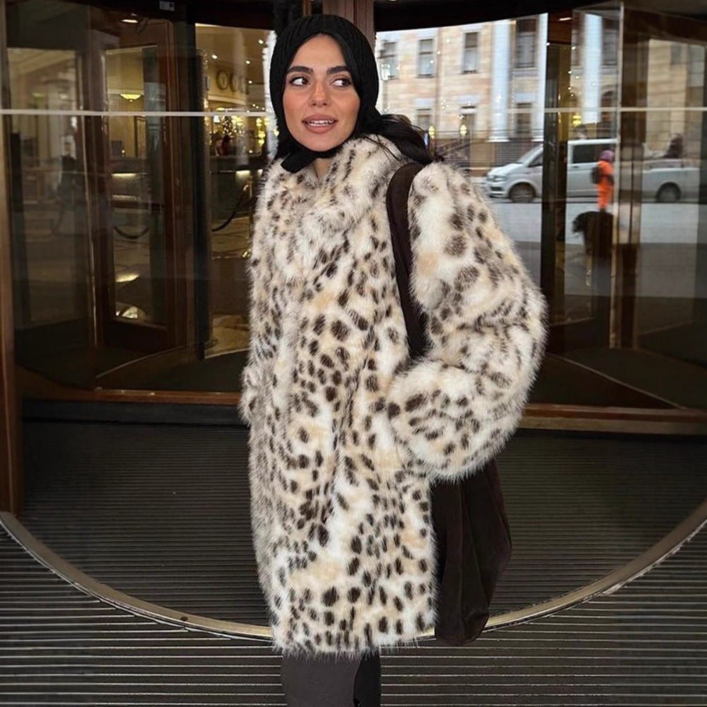 Women's short coat made of vegan high-pile faux fur with leopard print Chichicherry - Chichicherry