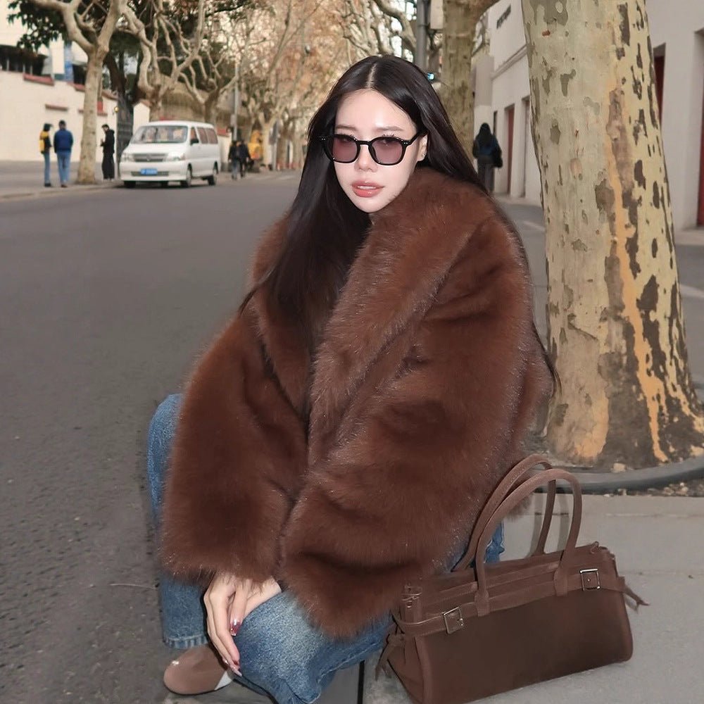Women's short coat made of vegan high-pile faux fur with oversized shawl collar Chichicherry - Chichicherry
