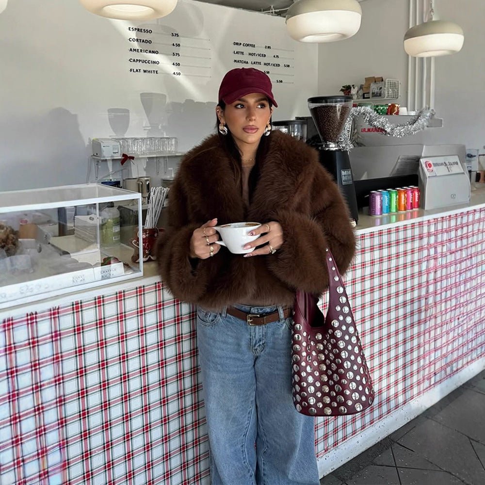 Women's short coat made of vegan high-pile faux fur with oversized shawl collar Chichicherry - Chichicherry