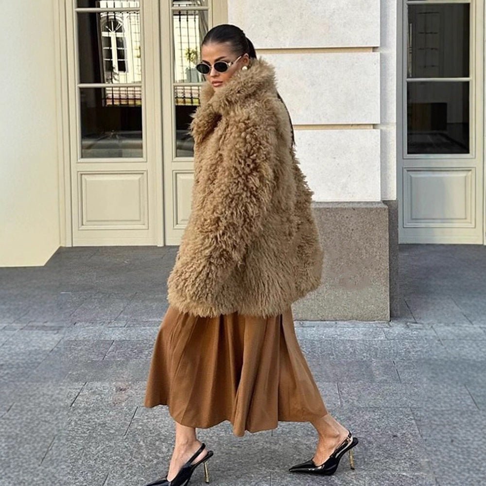 Women’s short coat made of voluminous bouclé faux fur with wrap and waist belt Chichicherry - Chichicherry