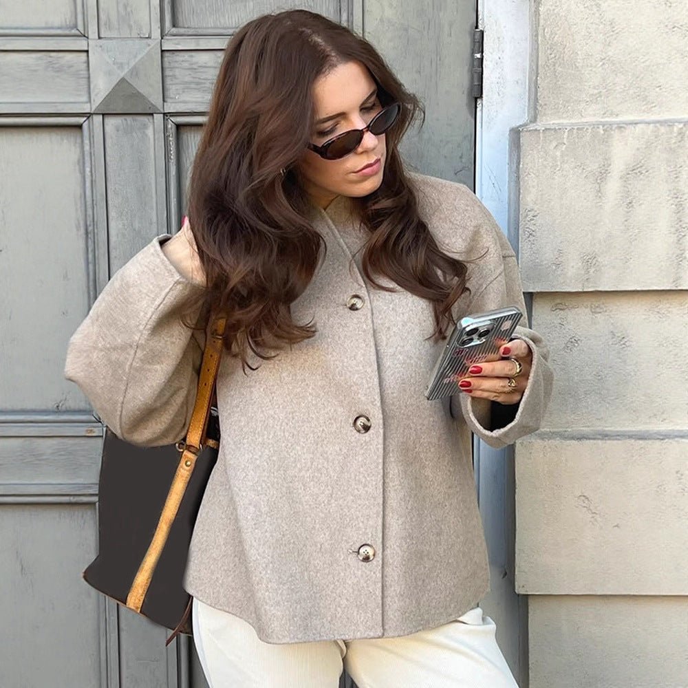 Women's short coat made of wool blend with boxy silhouette and distinctive button placket Chichicherry - Chichicherry