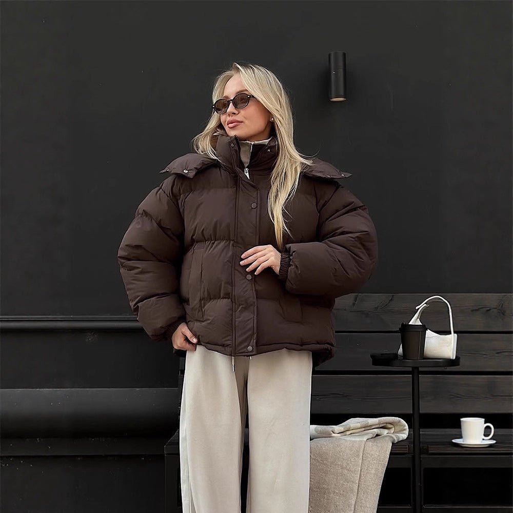 Women's short-cut oversized quilted jacket with high stand-up collar and concealed snap button placket Chichicherry - Chichicherry