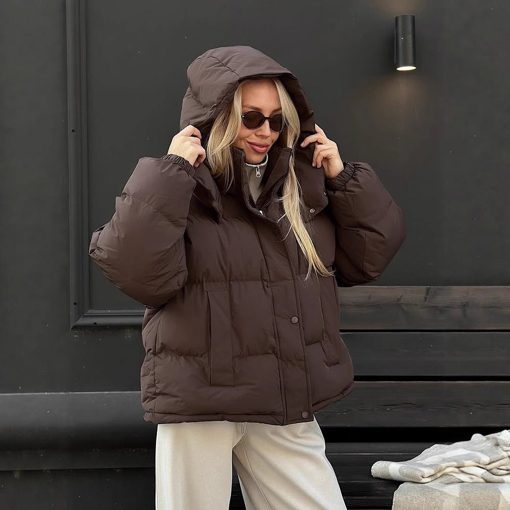Women's short-cut oversized quilted jacket with high stand-up collar and concealed snap button placket Chichicherry - Chichicherry