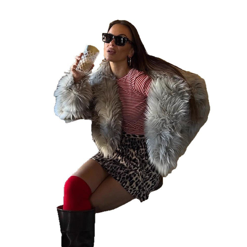 Women's short cut voluminous faux fur coat with shaggy texture Chichicherry - Chichicherry