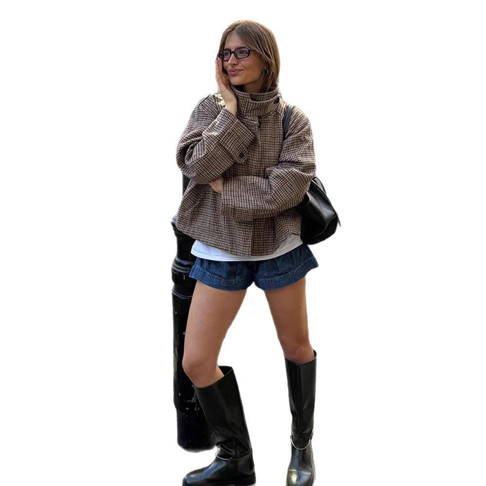 Women's short jacket in checkered bomber style with high stand-up collar and flap pockets Chichicherry - Chichicherry