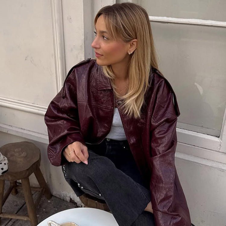 Women's short jacket in glossy patent look with boxy silhouette and dropped shoulders Chichicherry - Chichicherry