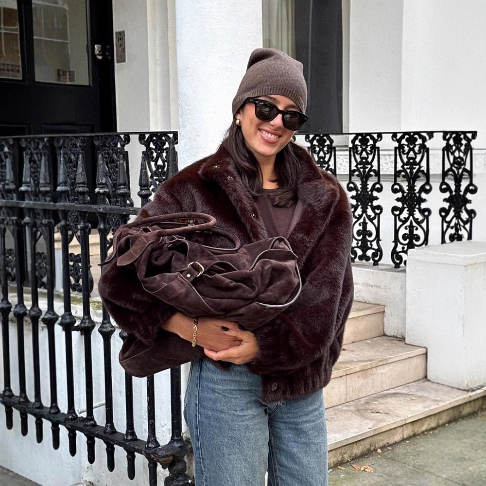Women’s short jacket in teddy faux fur with boxy silhouette and patch pocket Chichicherry - Chichicherry