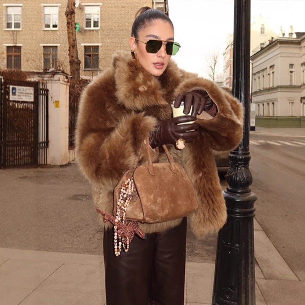 Women's short jacket in teddy style with voluminous shawl collar and soft faux fur texture Chichicherry - Chichicherry