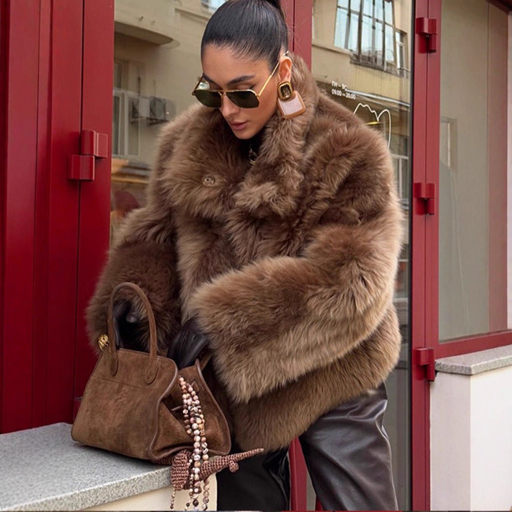 Women's short jacket in teddy style with voluminous shawl collar and soft faux fur texture Chichicherry - Chichicherry