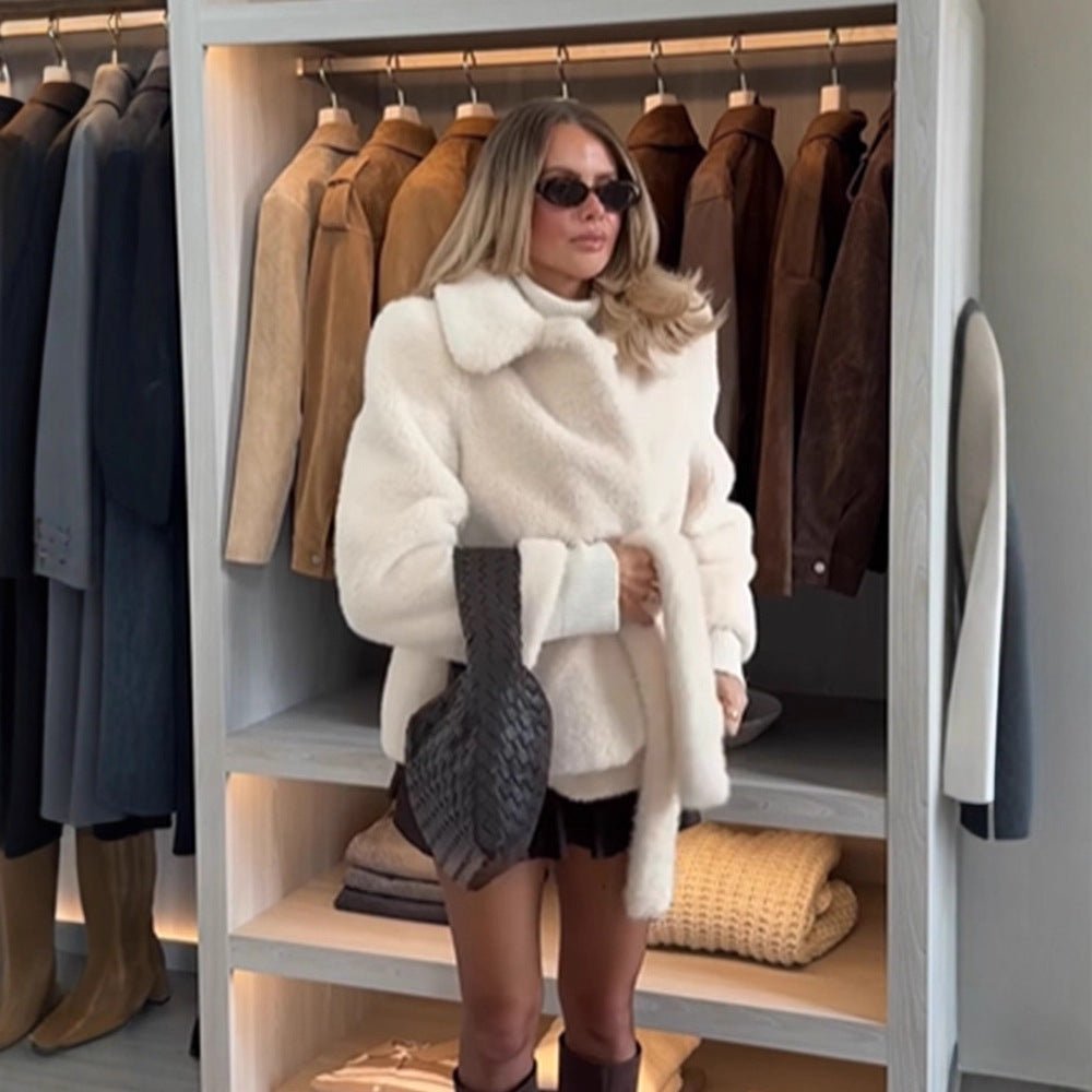 Women's short jacket made of teddy faux fur with oversized collar and pockets Chichicherry - Chichicherry