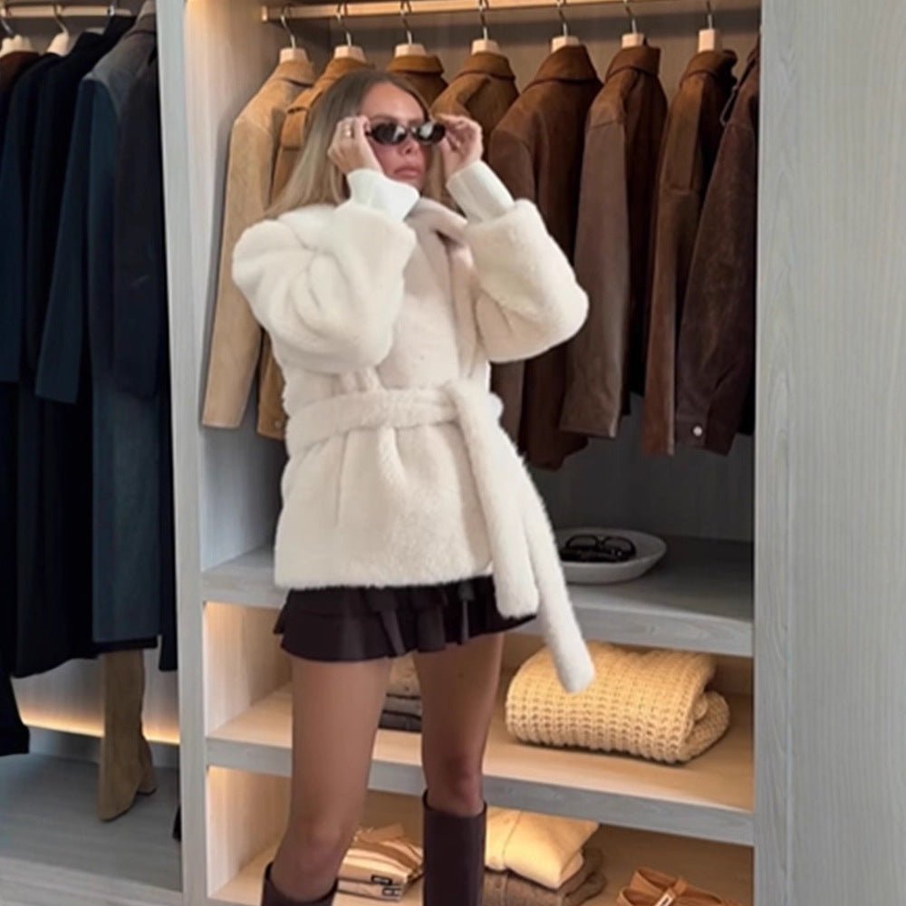 Women's short jacket made of teddy faux fur with oversized collar and pockets Chichicherry - Chichicherry