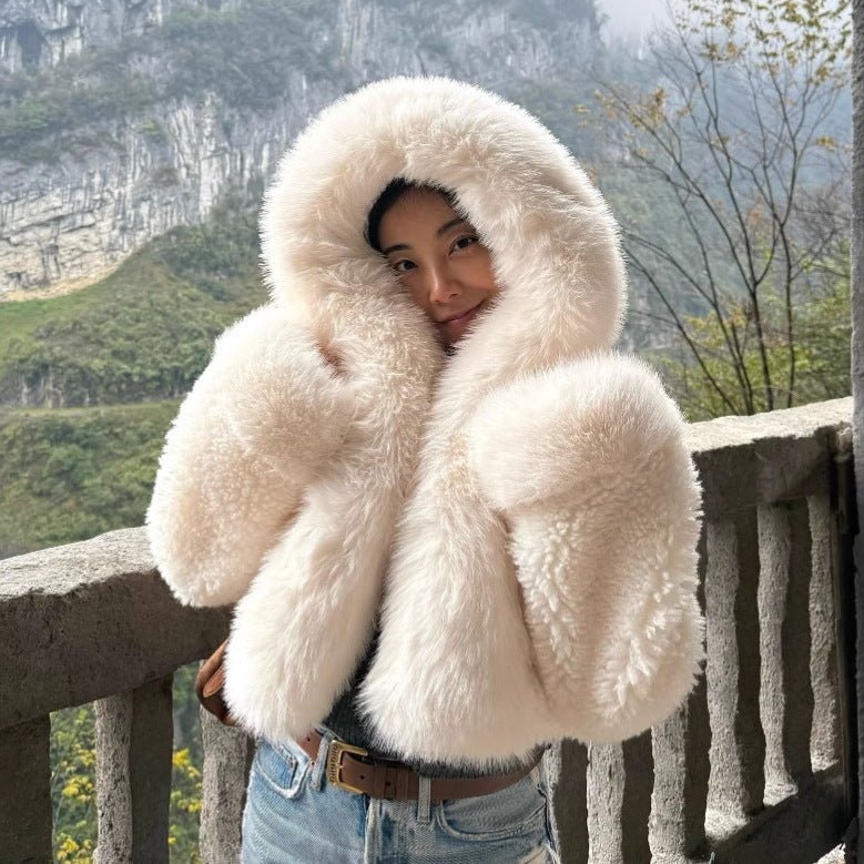 Women's short jacket made of voluminous faux fur with XXL hood and ball sleeves Chichicherry - Chichicherry